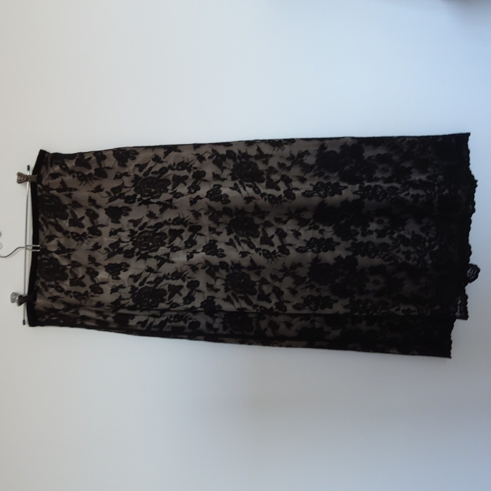 Skirt lace